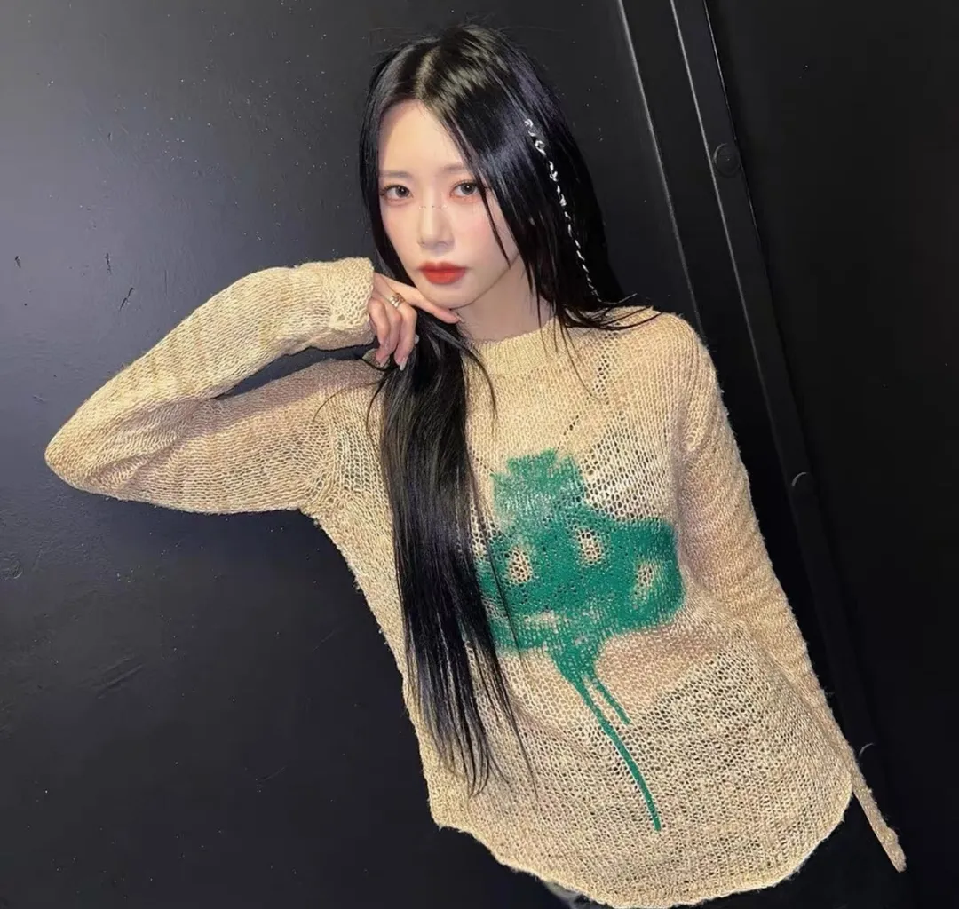 VIVI91 vivienne west wood West Queen Vivian Saturn's new hollow round-neck sweater 🎃Mesh breathable and thin style 24-year official website limited new model Wear with a vest inside, very slim and good-looking Size: S -M- L Color: apricot
